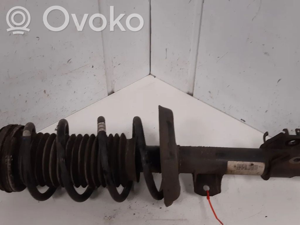 Opel Corsa D Priekšpusē amortizators 