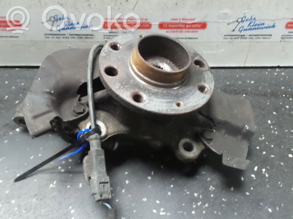 Opel Corsa D Zwrotnica koła przedniego 