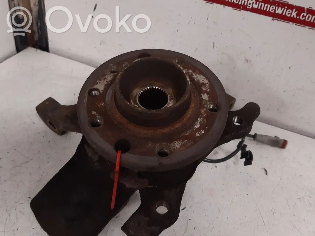 Opel Astra H Zwrotnica koła przedniego 