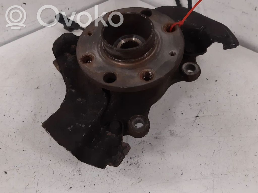 Opel Corsa D Zwrotnica koła przedniego 