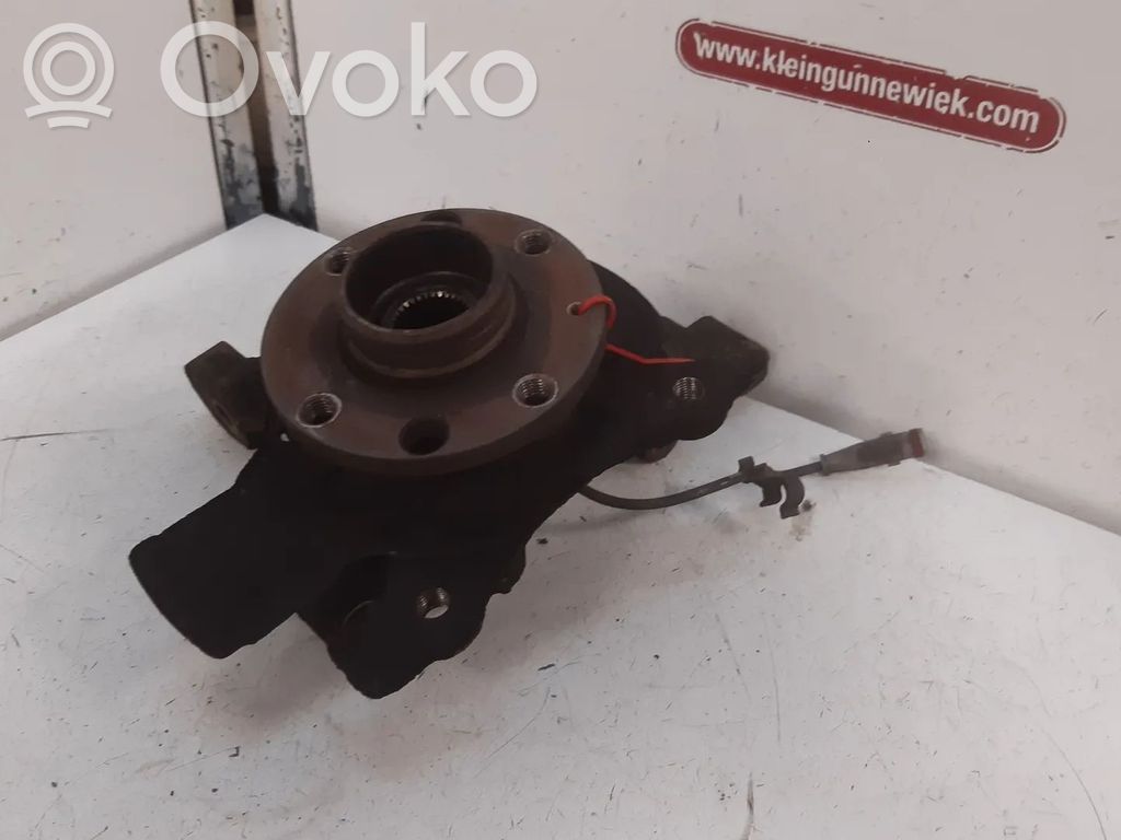 Opel Astra H Zwrotnica koła przedniego 