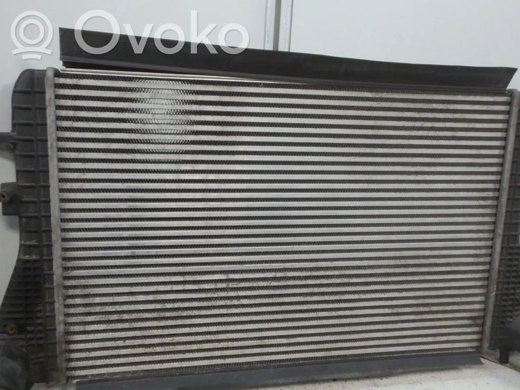 Volkswagen PASSAT B7 Interkūlerio radiatorius 