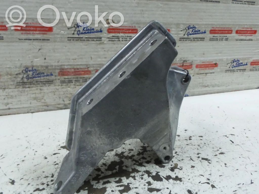 Volkswagen Fox Engine mount bracket 