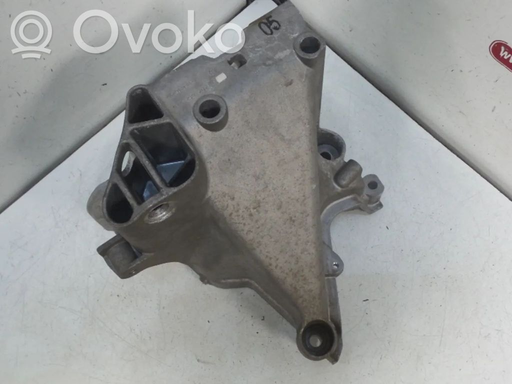 Volkswagen Polo VI Engine mount bracket 