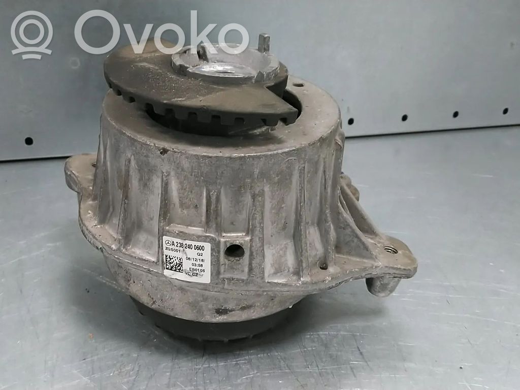 Mercedes-Benz E W213 Engine mount bracket 