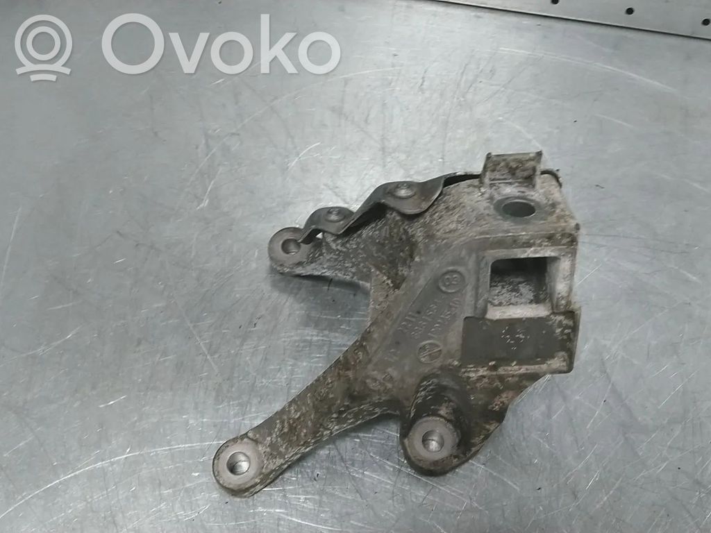 BMW 5 G30 G31 G38 Wspornik / Mocowanie silnika 