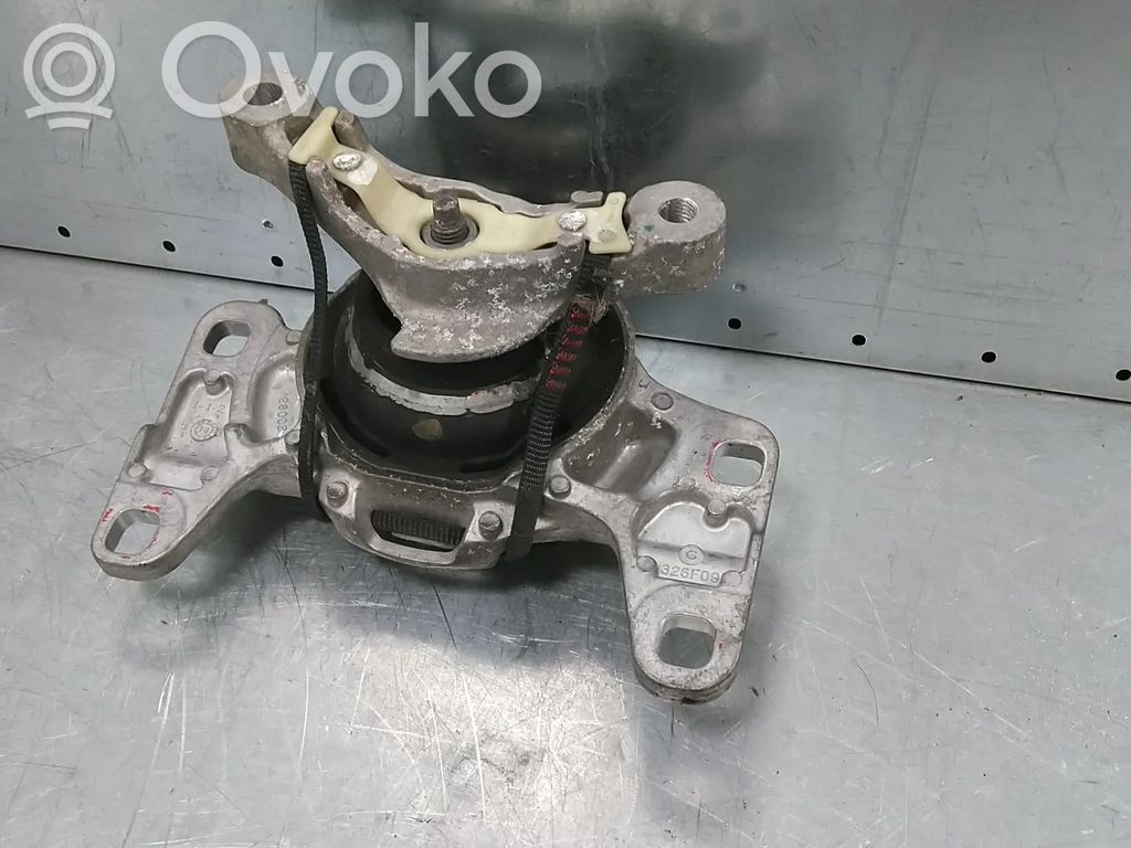 Volvo V40 Engine mount bracket 