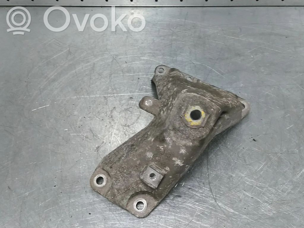 Audi A8 S8 D3 4E Engine mount bracket 