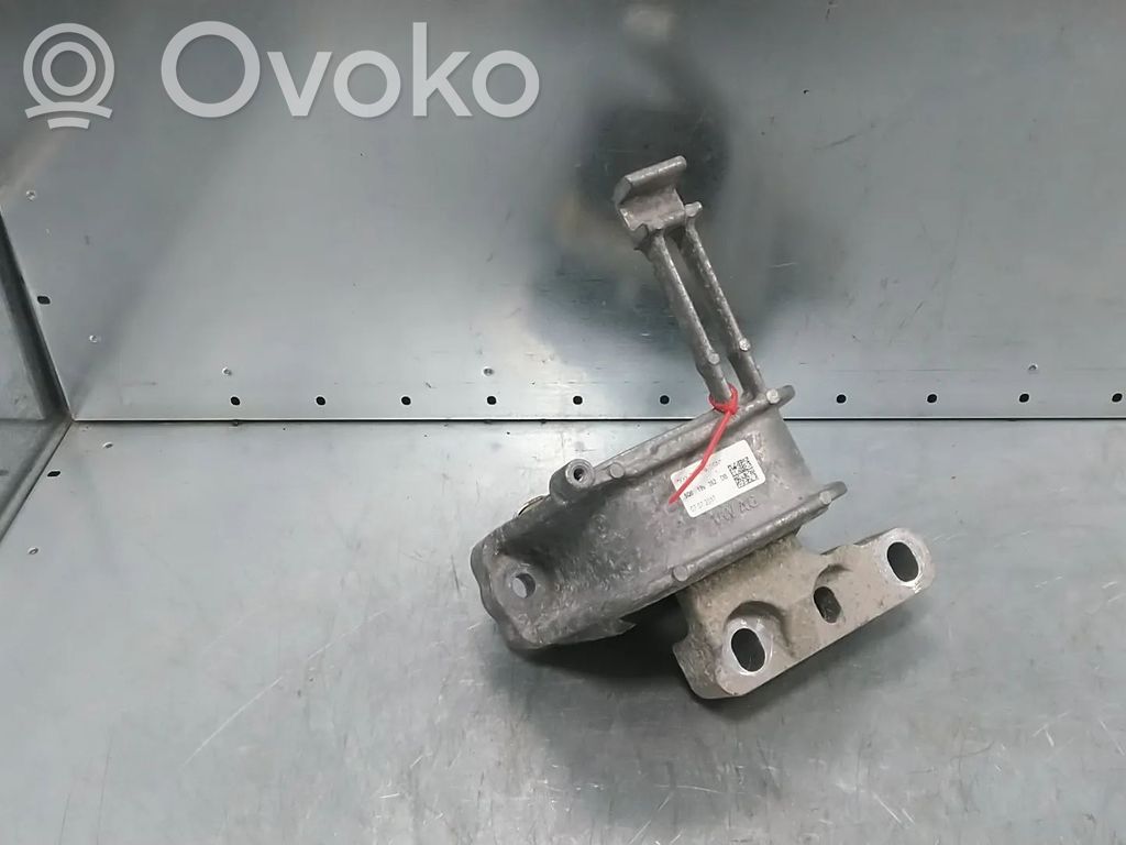 Volkswagen Touran III Engine mount bracket 