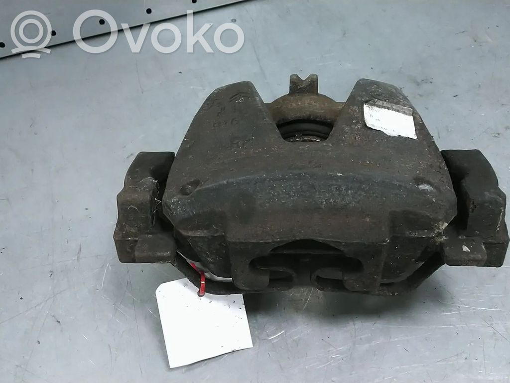 Opel Vivaro Zacisk hamulcowy przedni 