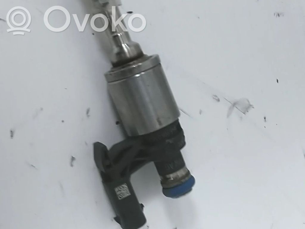 Volkswagen Golf VII Fuel injector 