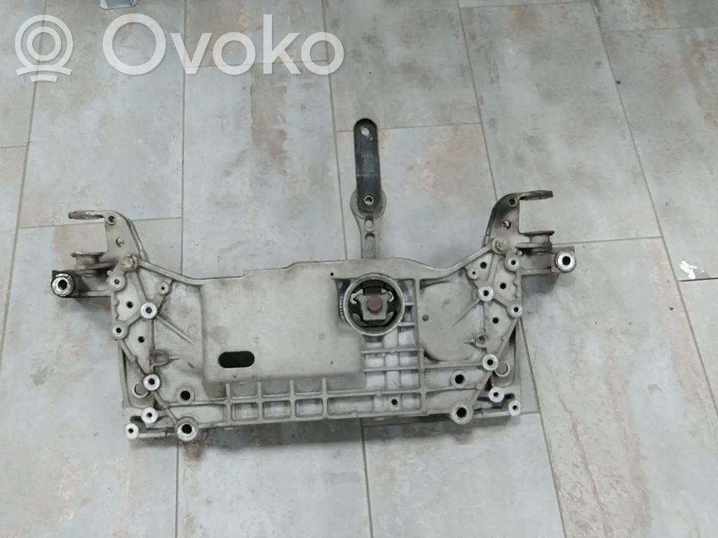 Volkswagen Golf V Priekinis traversas 