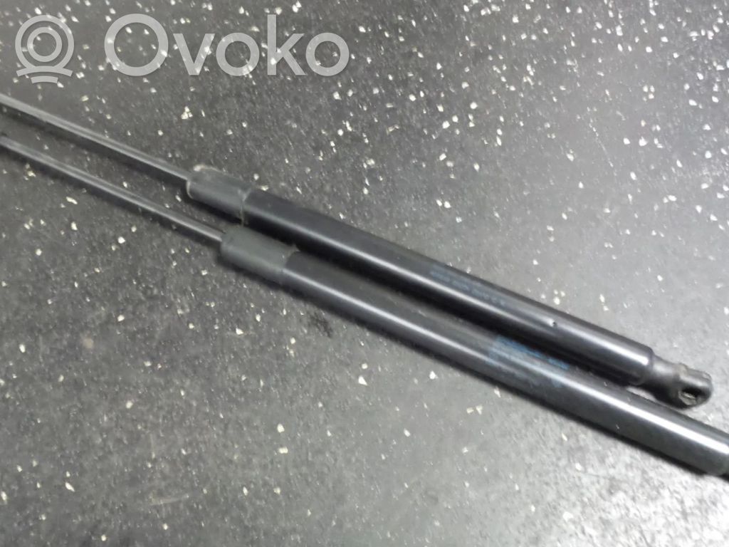 Volkswagen Golf VII Amortyzator klapy tylnej bagażnika 