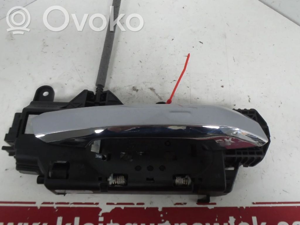 Audi A5 Zaślepka klamki z otworem na kluczyk 