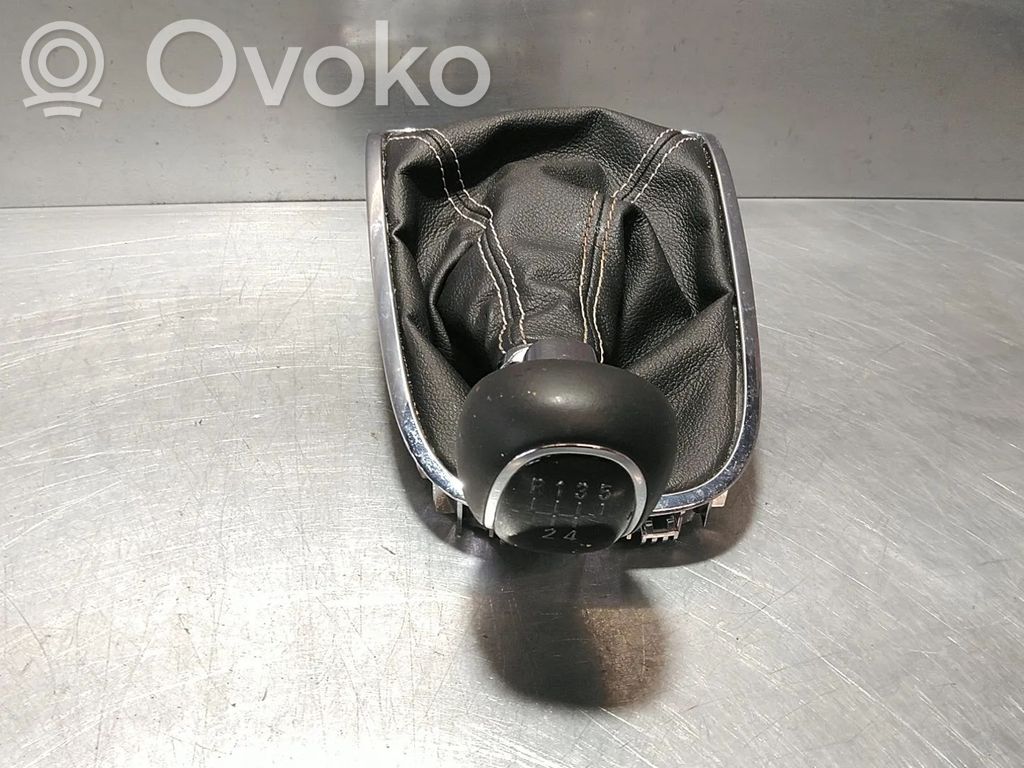 Opel Astra J Otros repuestos del interior 