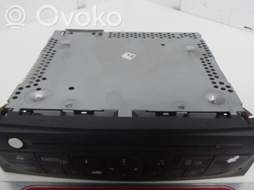 Renault Clio III Panel / Radioodtwarzacz CD/DVD/GPS 