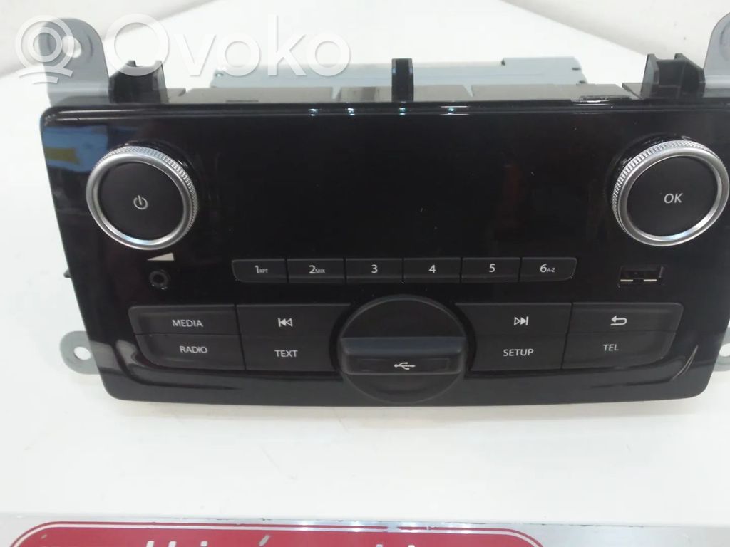 Renault Clio IV Panel / Radioodtwarzacz CD/DVD/GPS