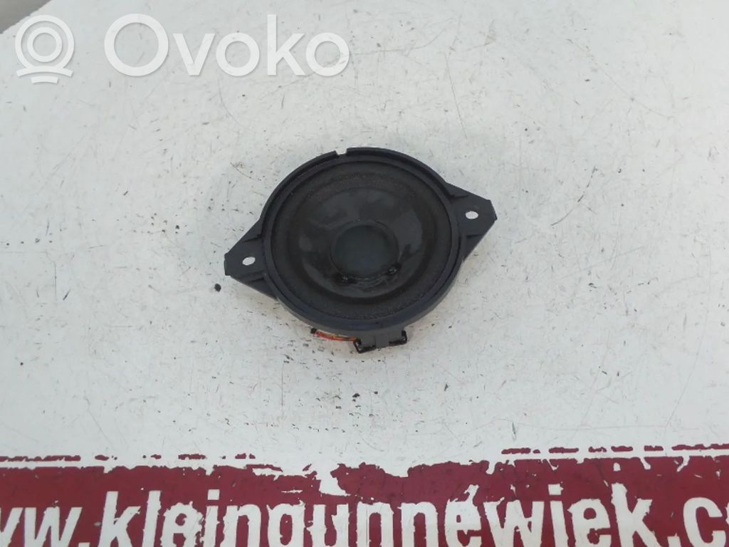 Audi A1 Garsiakalbis (-iai) priekinėse duryse 