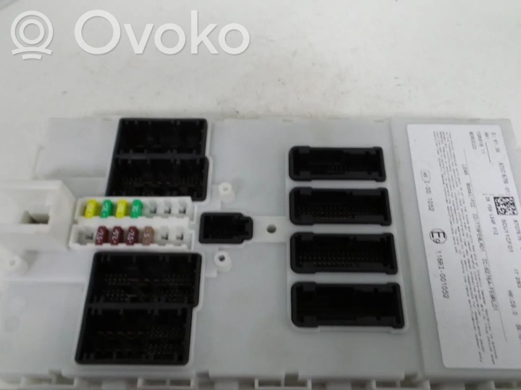 BMW 1 F20 F21 Ramka / Moduł bezpieczników 