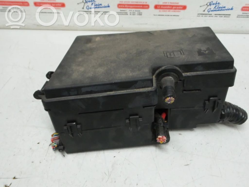 Sulakemoduuli   AV6T14A067AC,AV6T14A067AB,AV6T14A142AB,BM5T14K733DEA,DM5T14K733DE,F1ET14K733BEC,F1FT14K733FJC