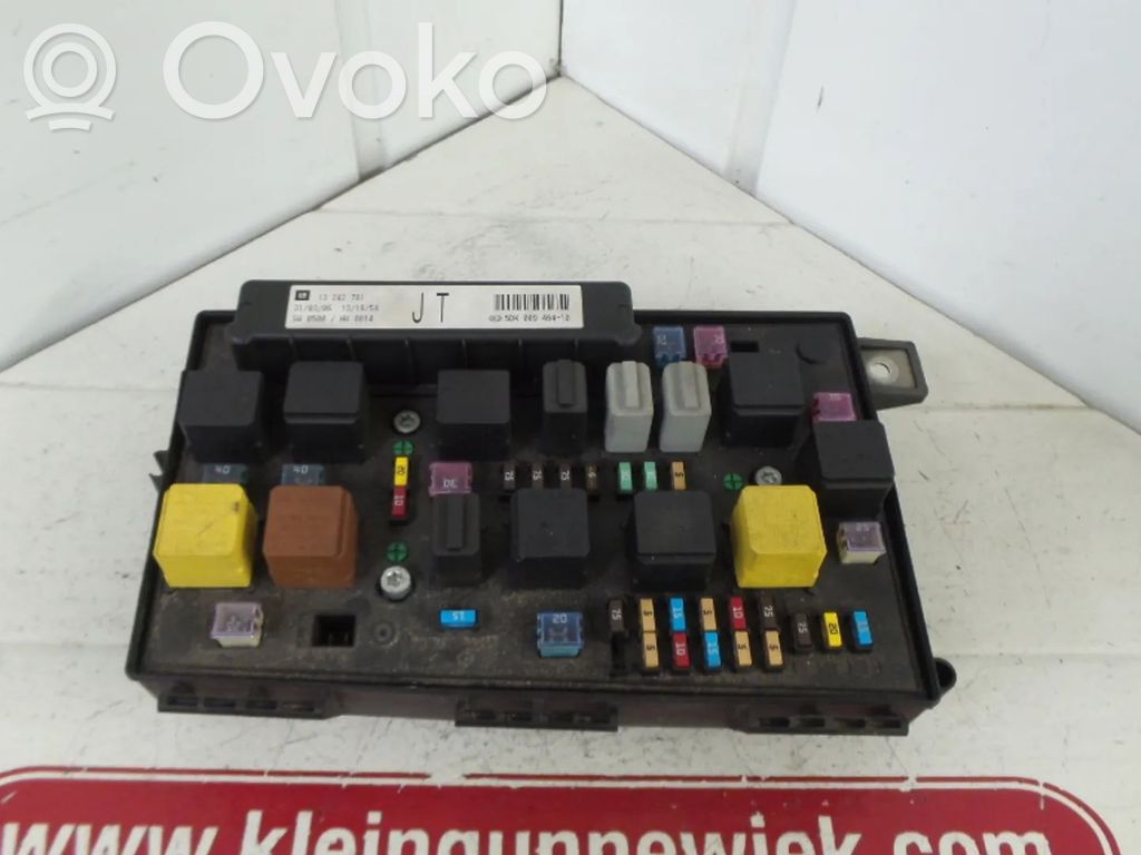 Opel Astra H Ramka / Moduł bezpieczników