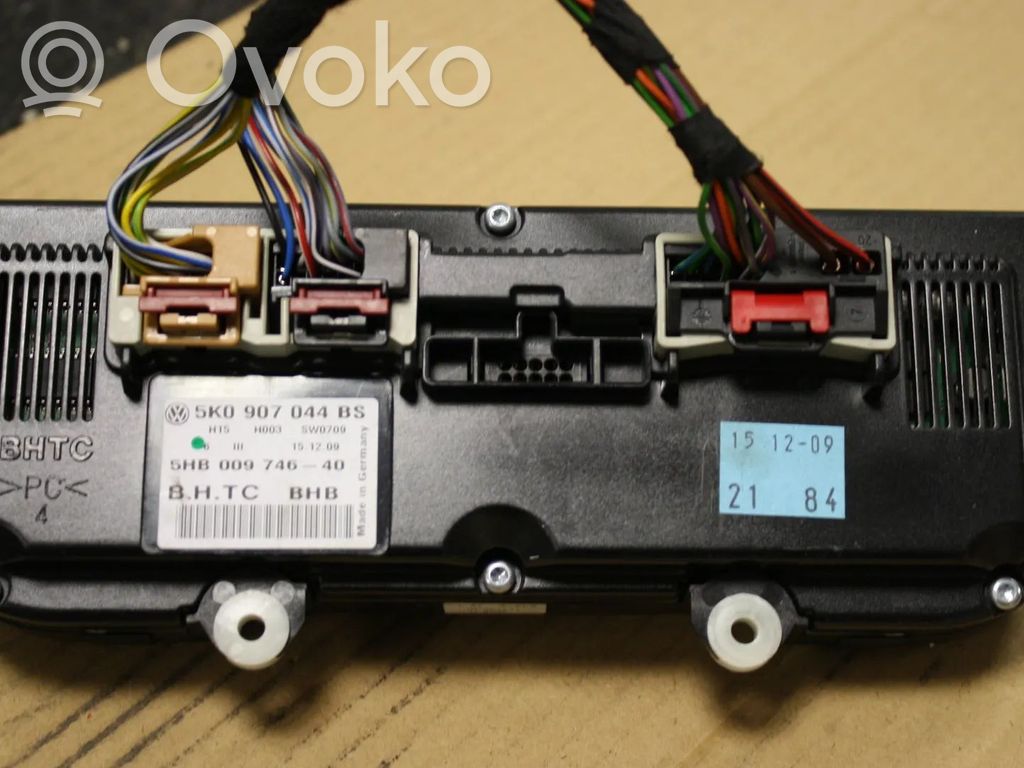 Volkswagen PASSAT CC Climate control unit 