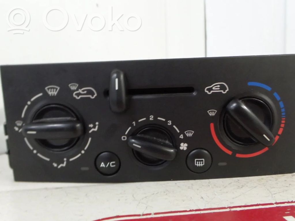 Peugeot 207 Climate control unit 
