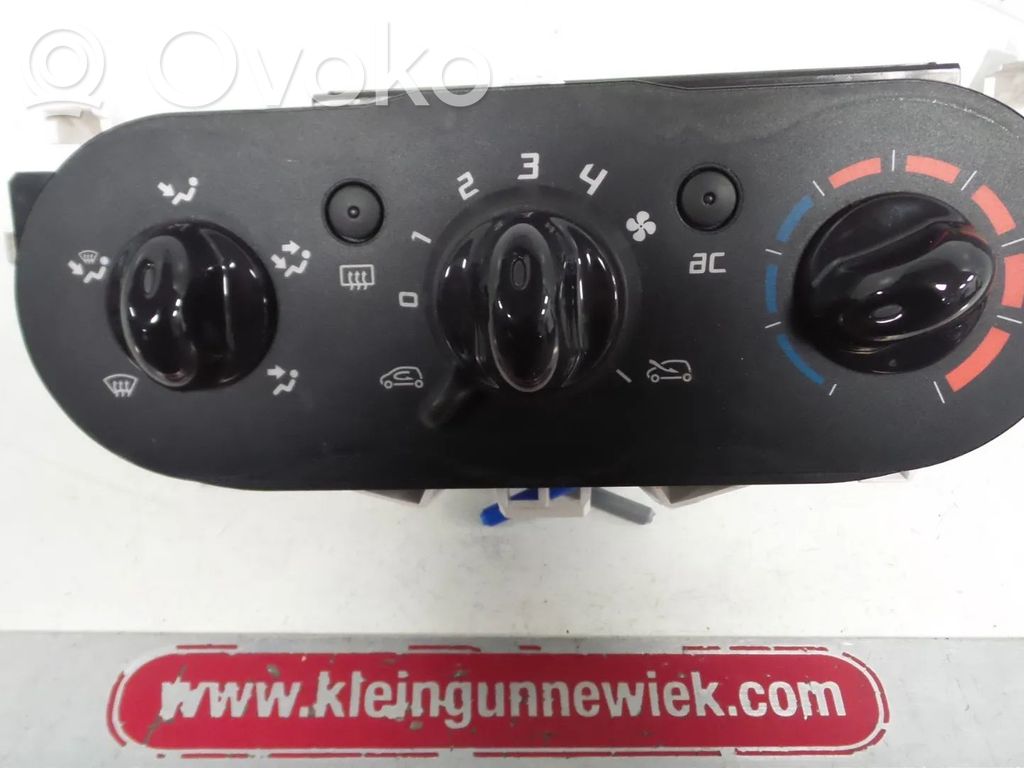 Renault Twingo II Climate control unit 