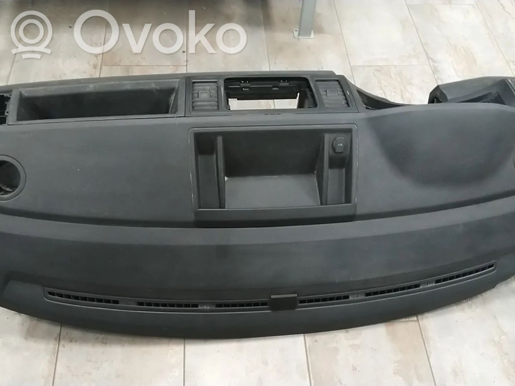 Volkswagen Transporter - Caravelle T6 Deska rozdzielcza 