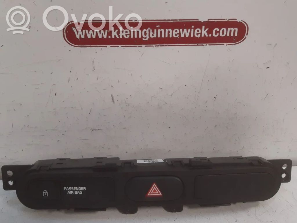 KIA Carens III Otros repuestos del interior 
