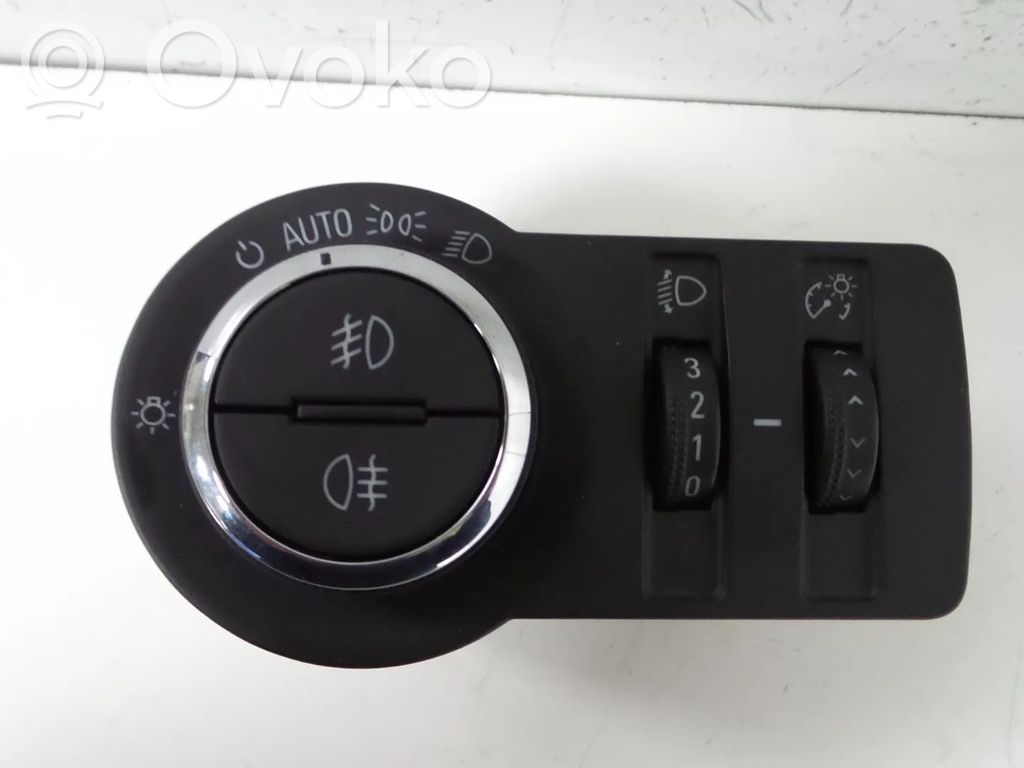 Opel Astra J Otros repuestos del interior 