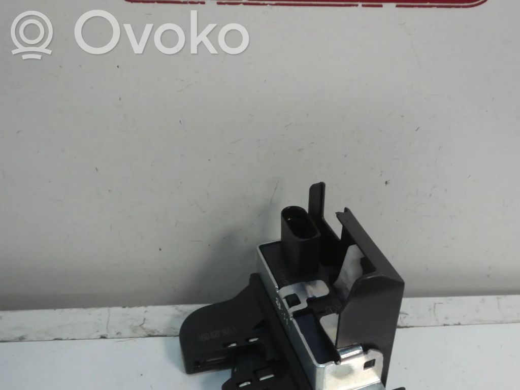 Volkswagen Golf Sportsvan Zamek klapy tylnej / bagażnika 