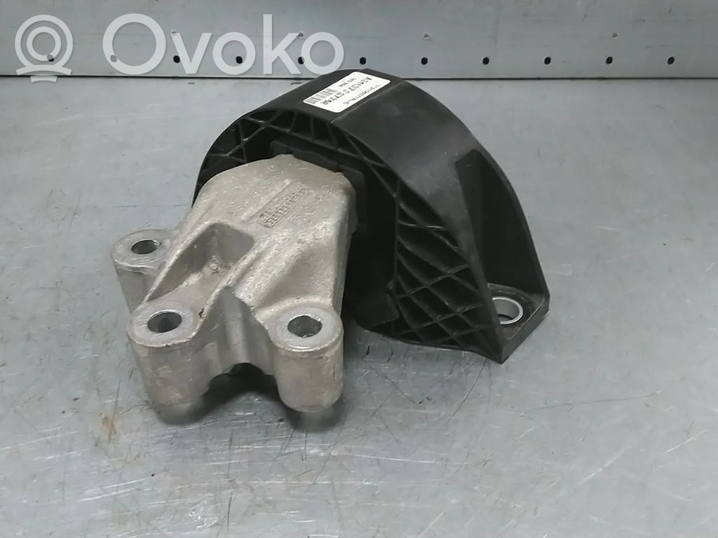 Renault Zoe Engine mount bracket 