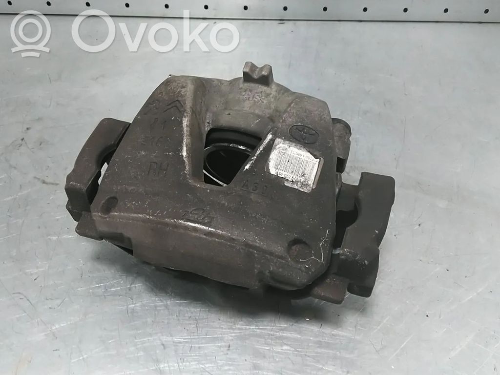 Opel Vivaro Zacisk hamulcowy przedni 
