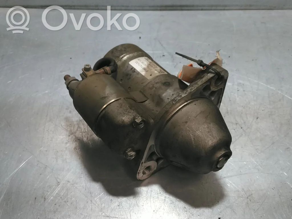 Opel Zafira B Стартер 
