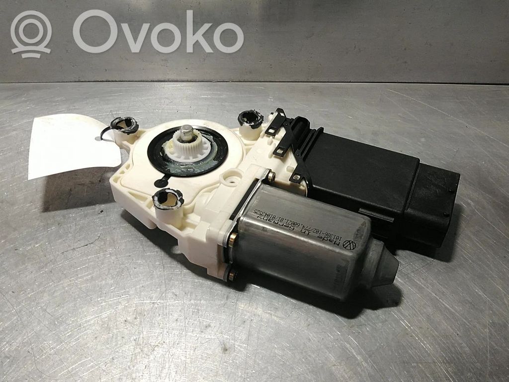 Volkswagen Golf IV Silnik regulatora szyby drzwi przednich