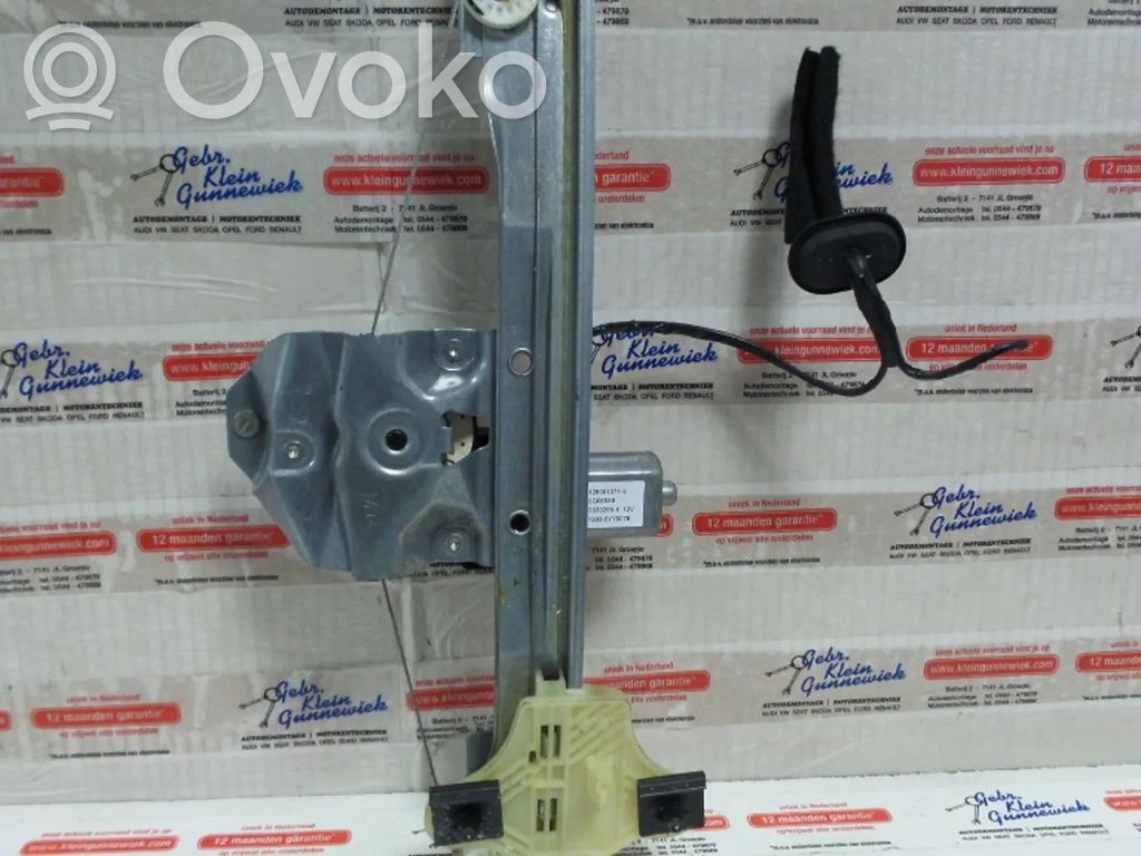 Renault Captur Front door window regulator motor 