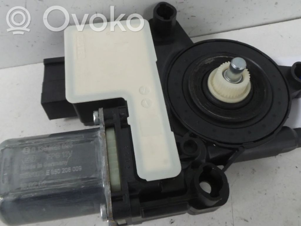 Volkswagen Polo VI Silnik regulatora szyby drzwi przednich 