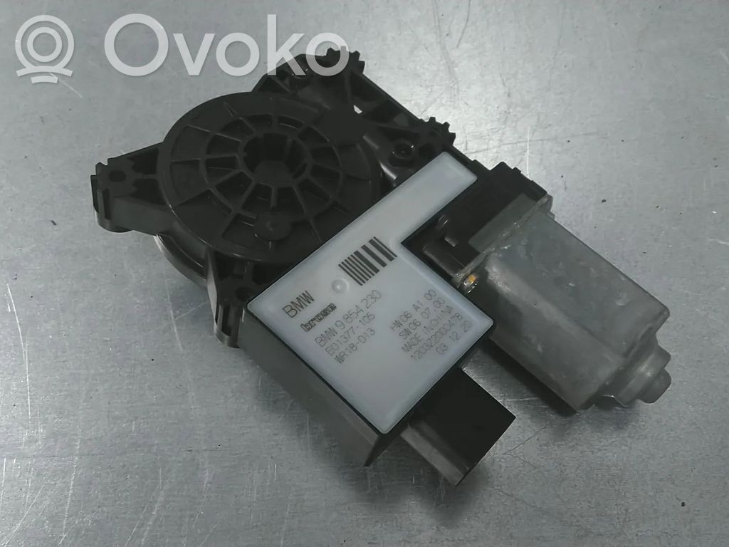 BMW 2 F22 F23 Silnik regulatora szyby drzwi przednich 