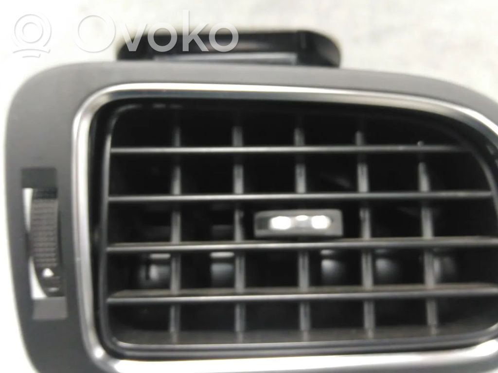 Volkswagen Polo V 6R Grilă ventilație/ramă laterală bord