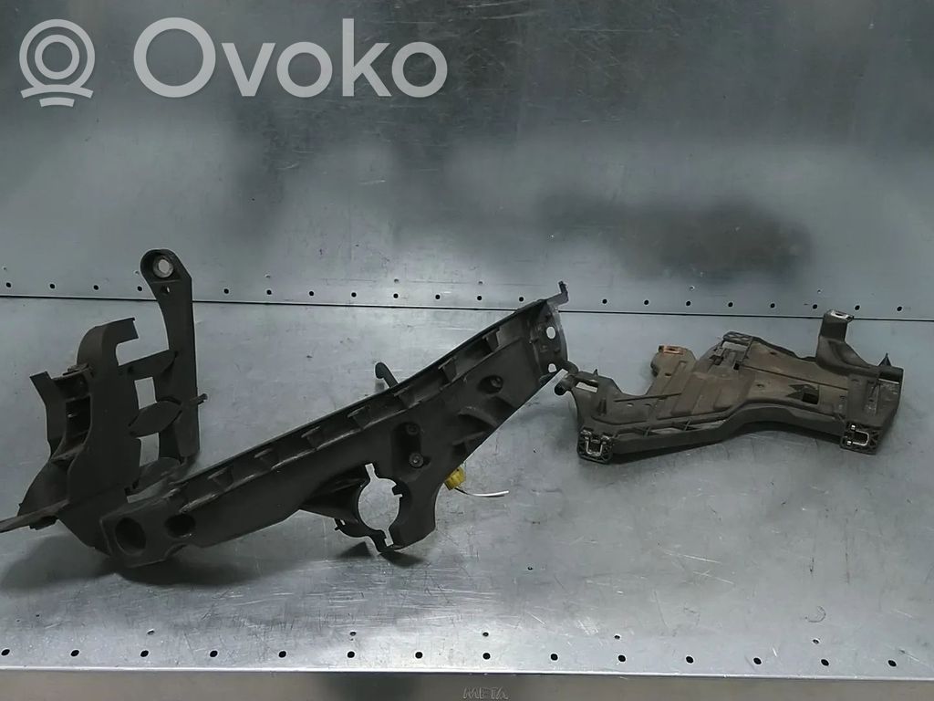 Audi A4 S4 B8 8K Halterung Scheinwerfer 