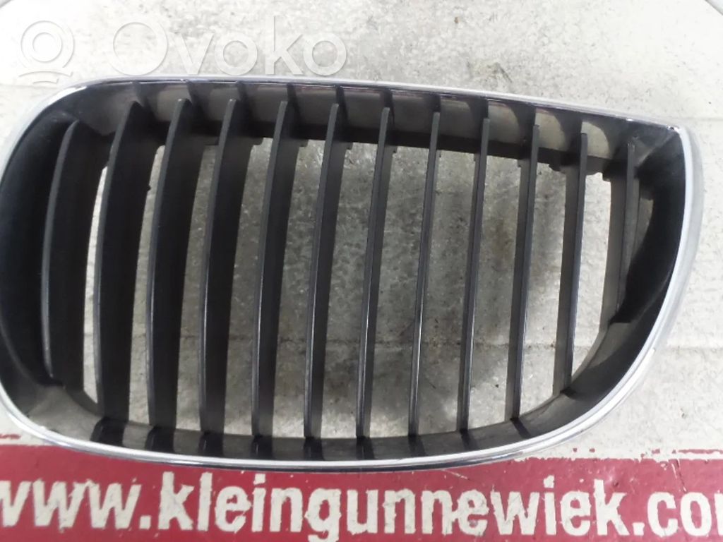 BMW 1 E81 E87 Augšējais režģis 