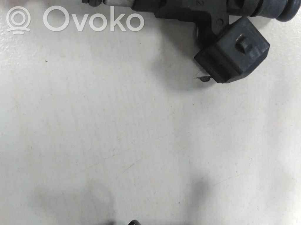 Opel Corsa D Fuel injector 