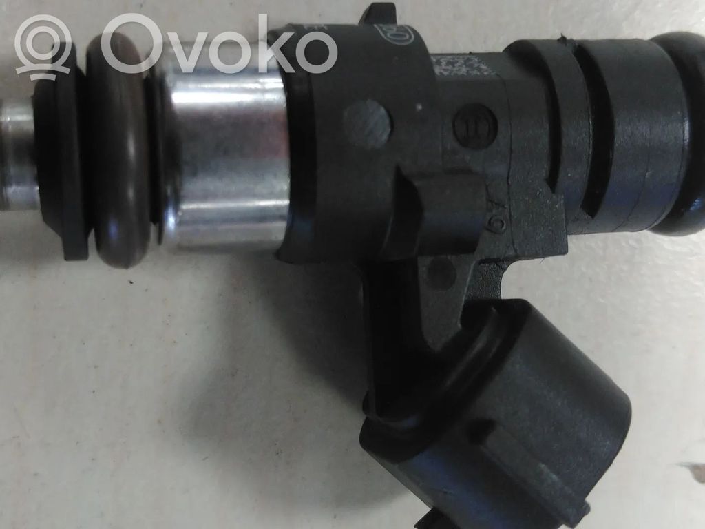 Volkswagen Polo VI Wtryskiwacz paliwa 