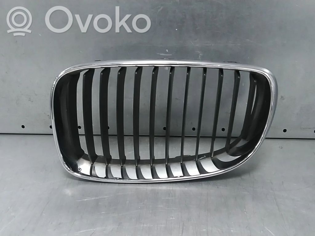BMW 1 E81 E87 Augšējais režģis 