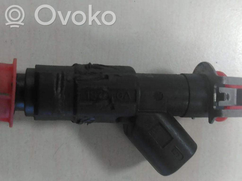 Ford C-MAX I Fuel injector 