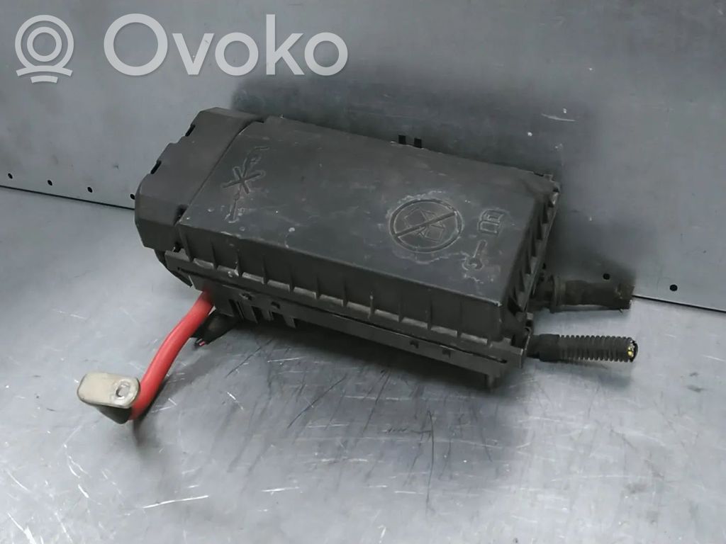 Opel Astra J Saugiklių blokas 