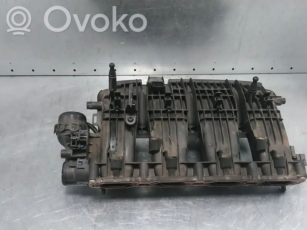 Volkswagen Polo VI Colector de admisión 