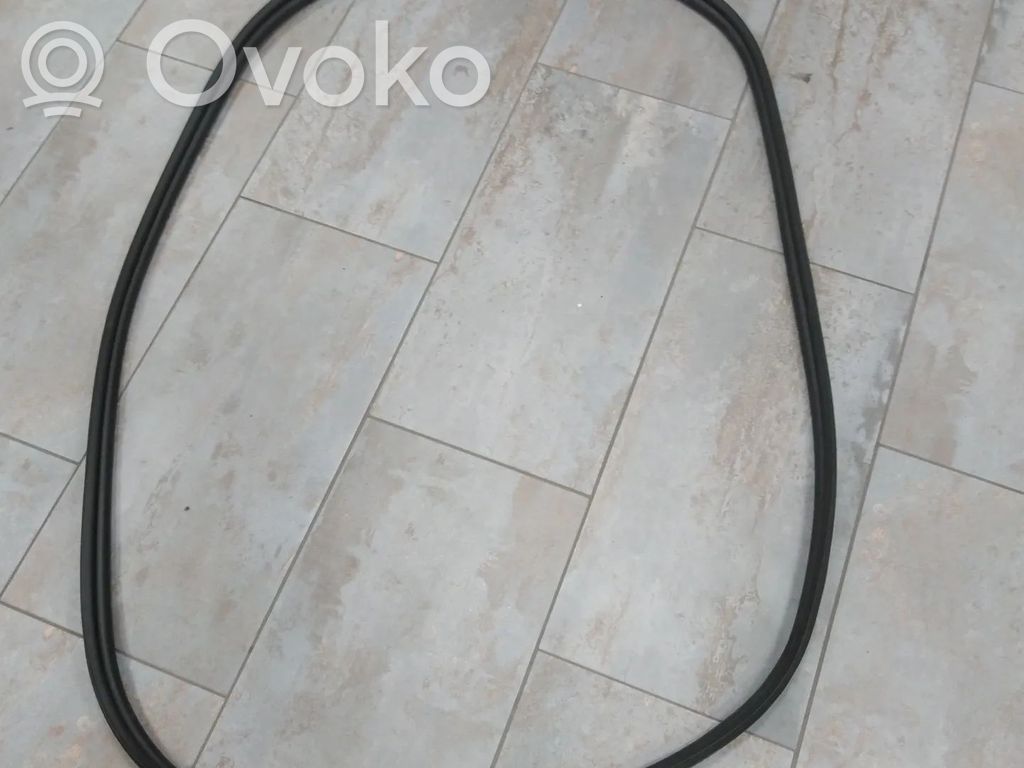 Gumowa uszczelka bagażnika tylnego / Na karoserii   JX7BA404A07AH