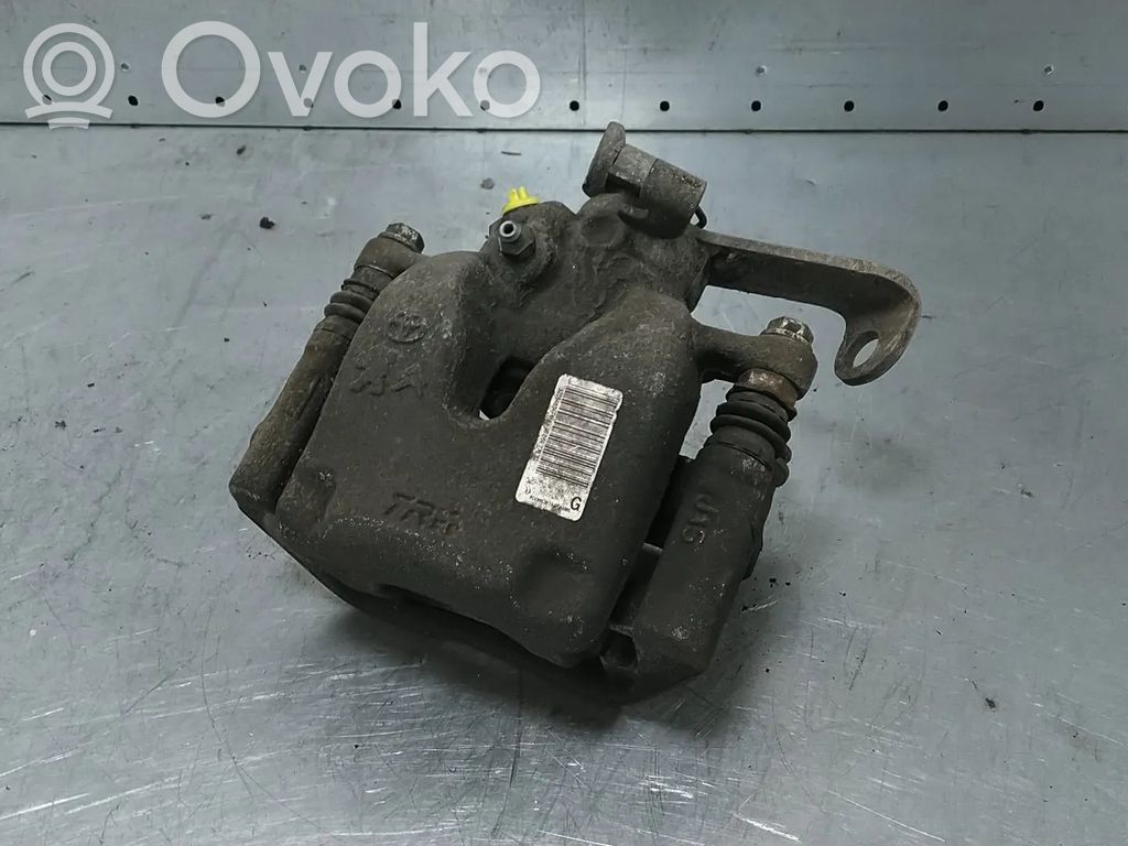 Opel Vivaro Задний суппорт 